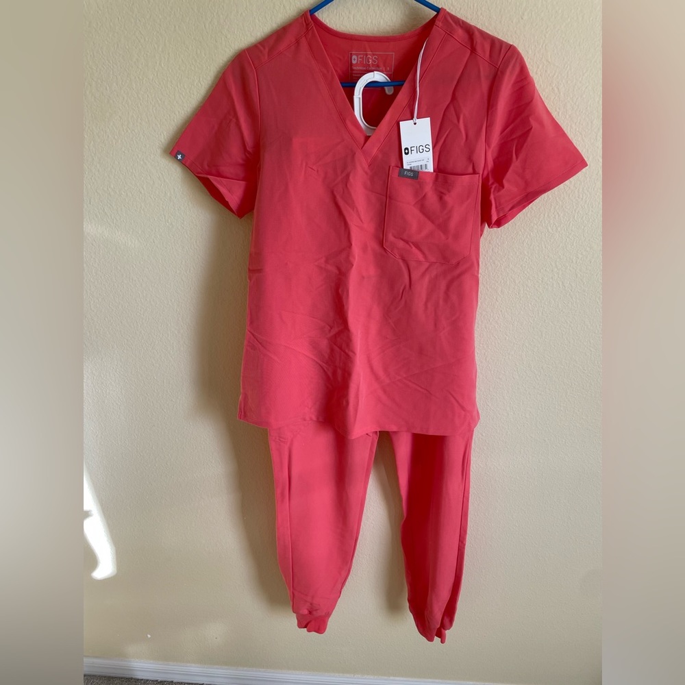 NWT FIGS Coral Scrub Set - TALL